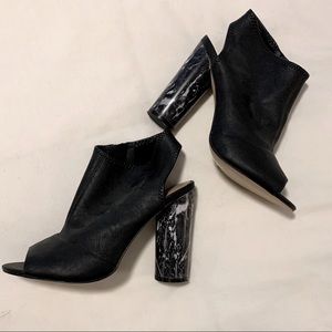 LIKE NEW - Stunning Marble Heel - Size 7.5